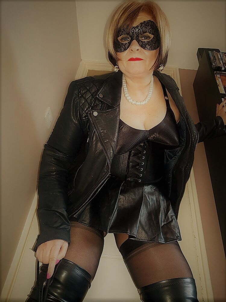 Mature ladies in sexy outfits