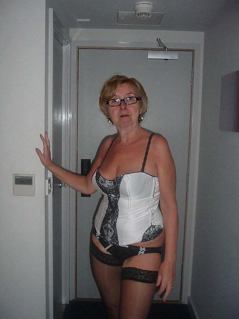 Mature ladies in sexy outfits