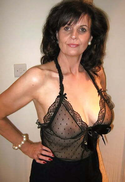 Amateur Mature Sexy Wives 18